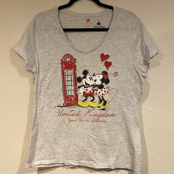 Walt Disney World United Kingdom Pavilion Shirt - Picture 3 of 4